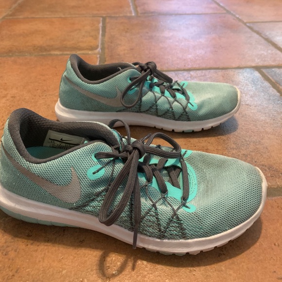 Nike Shoes - Nike tennis shoes